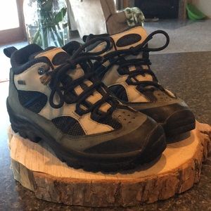 Cabelas hiking boots